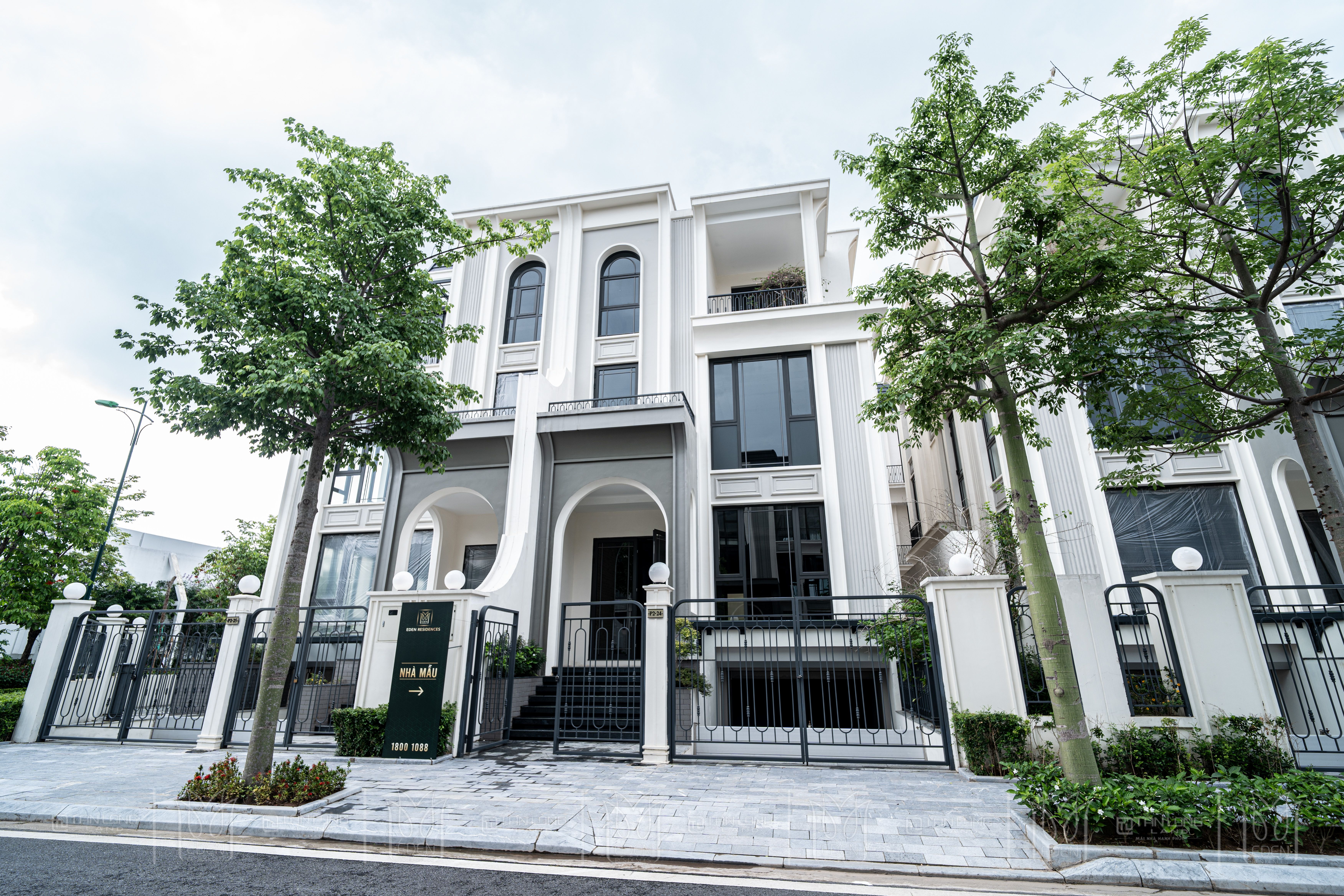 Bán biệt thự ven hồ Đông Tứ Trạch bàn giao mặt ngoài 3 tầng 1 tum khu P Ciputra Eden Residences